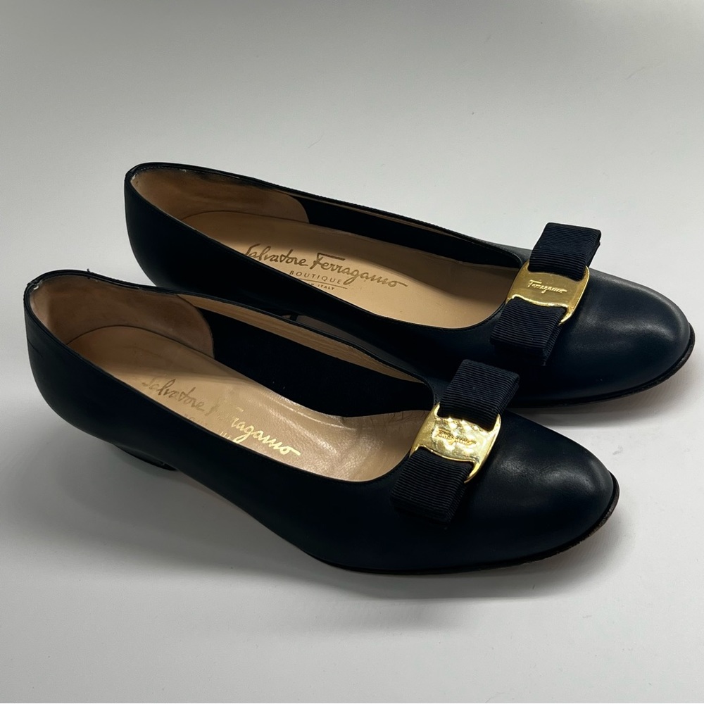 Salvatore Ferragamo Vara Icon Bow Navy Blue Leather Pumps Block Heel Size 8.5 2A